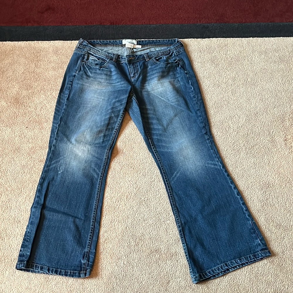 Ladies like new Classic Boot cut zip front jeans, flare leg, size 16 short!